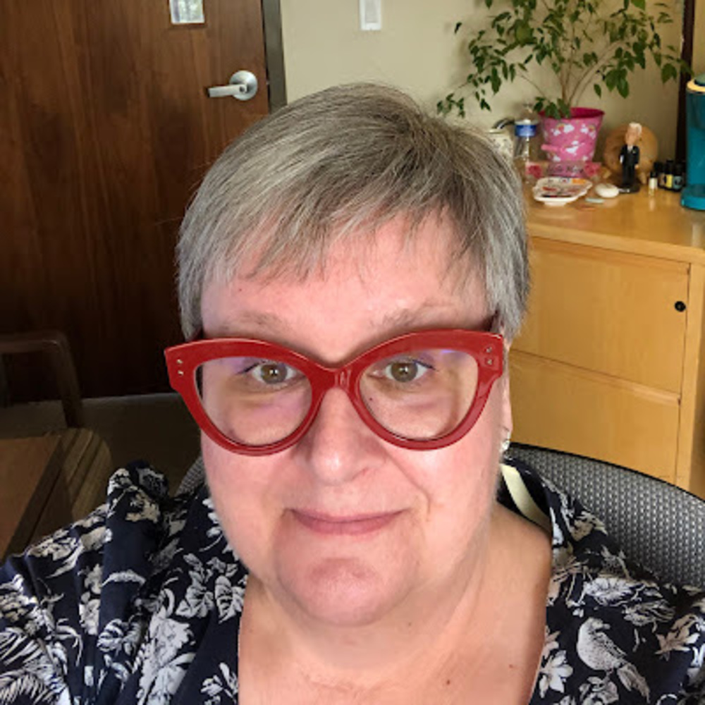 Meet your Posher, Leslie